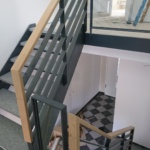 Metallgeländer Treppe mit Holzhandlauf Tischlerei Rendsburg-Büdelsdorf, 2019, Kreis Rendsburg-Eckernförde, Hausflur, Handball