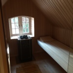 Sauna Dachschräge Dachbodensauna mit seitlicher Verkleidung mit Glastüre in Leck mit Fenster (3)
