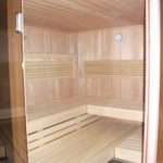 Sauna fünfeck Glasfront getönt integrierte Hifi über Saunasteuerung (3)