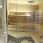 Sauna mit schräger Glasfront