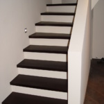 Treppe ummauert weiß braun geschlossene Stufen Tischler Schleswig-Holstein