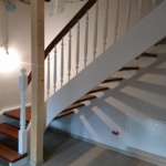 braun weiß Treppe Holz Treppenbau Rendsburg Tischler beleuchtet (10)